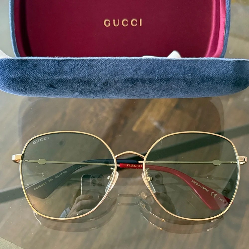 Gucci Gold Frame Sunglasses EUC - Picture 1 of 10